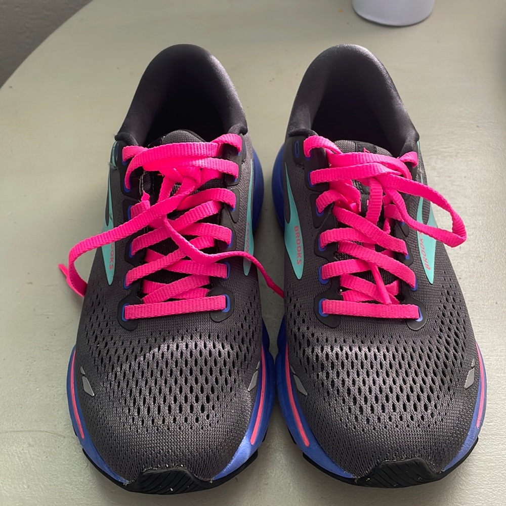 Brooks ghost 15 running shoes. 6.5. Great condition